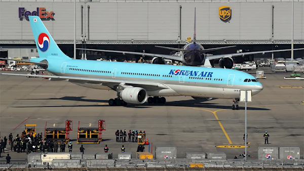 韩国济州航空一客机冲出跑道：机上载有183乘客 客机轮胎撕裂