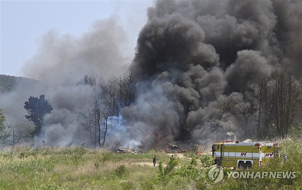 载有4人韩国巡逻机坠机画面曝光：向右转弯后转了一圈栽到地面