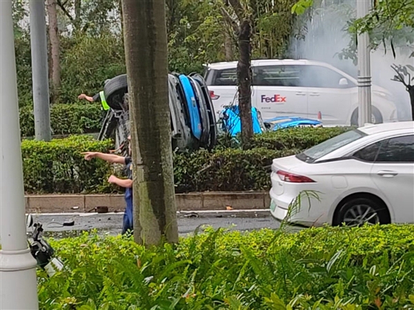 速度得多快！极氪001 FR出事故断成两截：驾驶员毫发无伤